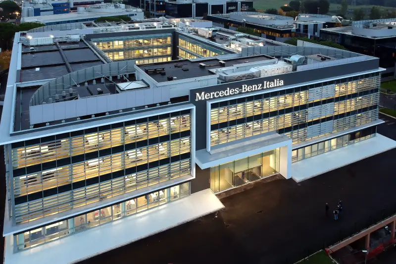 sede mercedes benz italia
